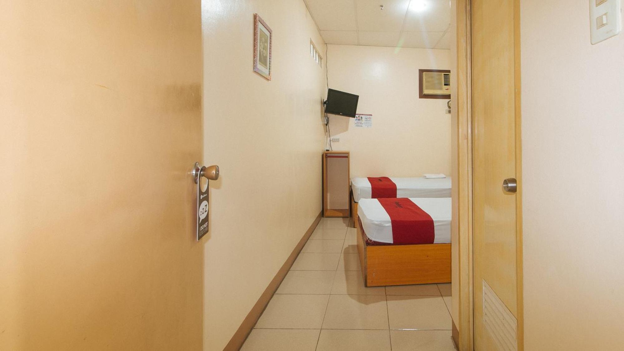 Reddoorz @ Asiana Pension Inn Mandaue City Exterior photo
