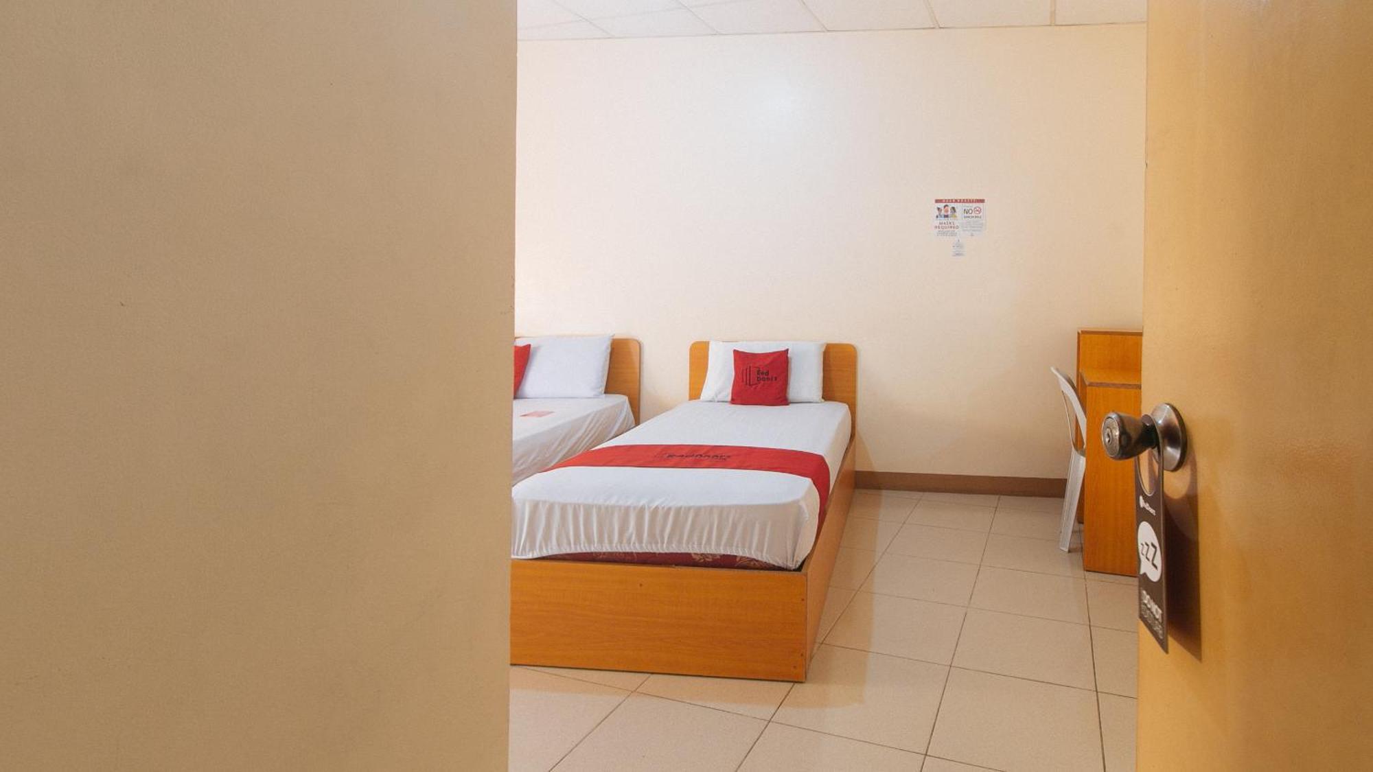 Reddoorz @ Asiana Pension Inn Mandaue City Exterior photo