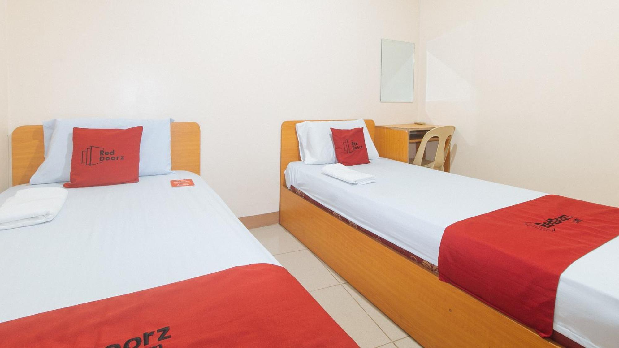 Reddoorz @ Asiana Pension Inn Mandaue City Exterior photo