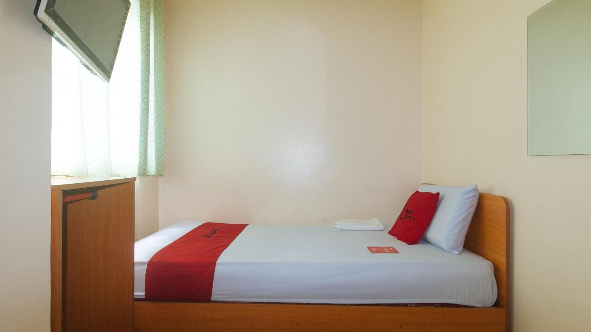 Reddoorz @ Asiana Pension Inn Mandaue City Exterior photo