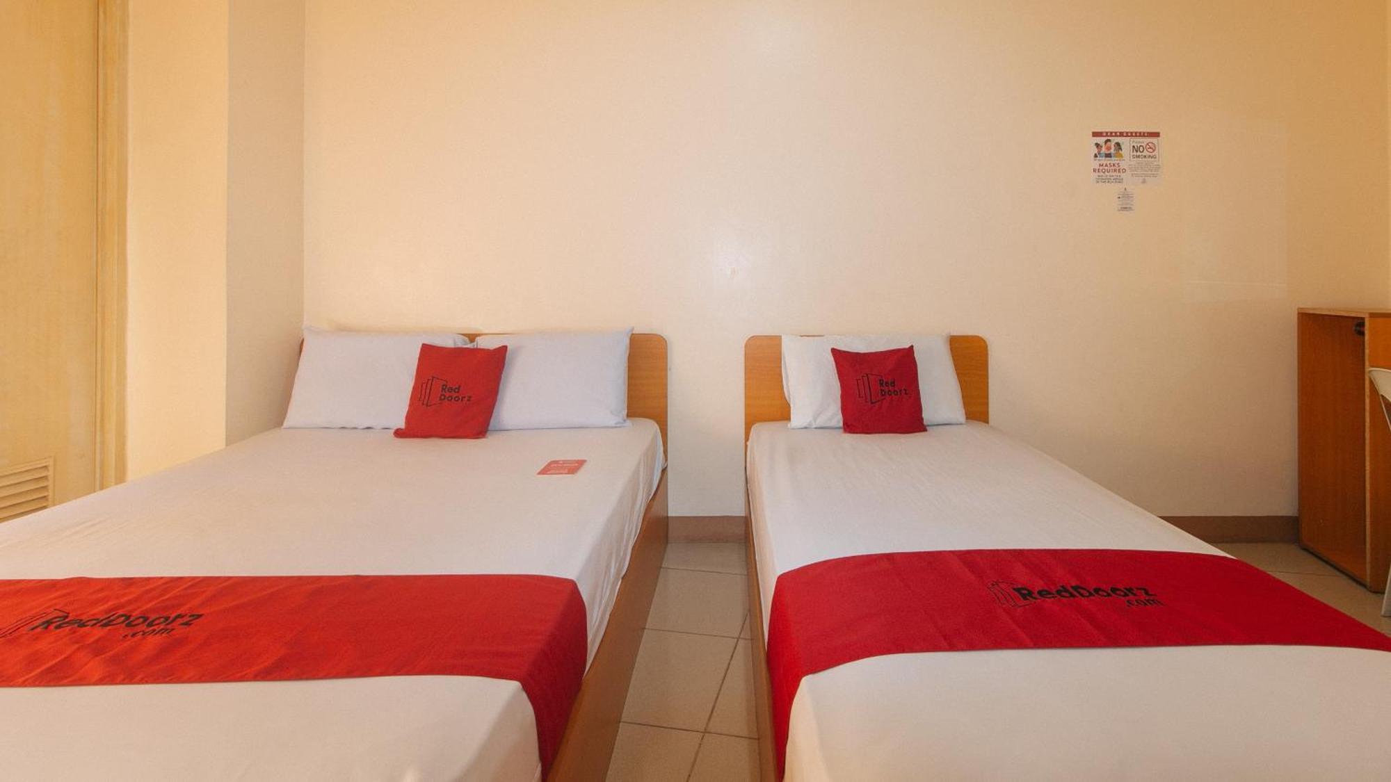 Reddoorz @ Asiana Pension Inn Mandaue City Exterior photo